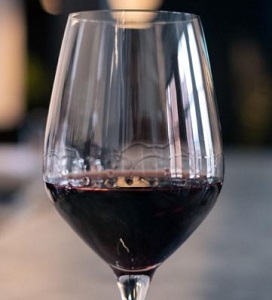 See-legs-of-wine-while-swirling-your-glass